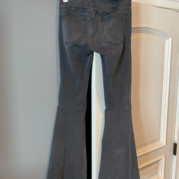 Low rise black flare jeans - Picture 2 of 2